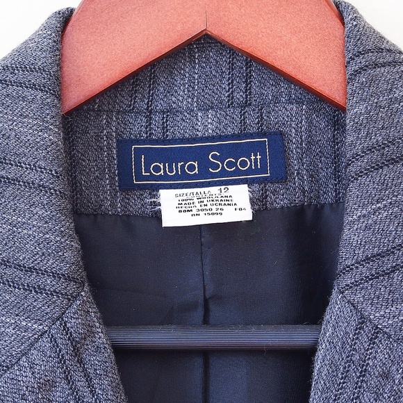 Laura Scott Blazer - Picture 2 of 3